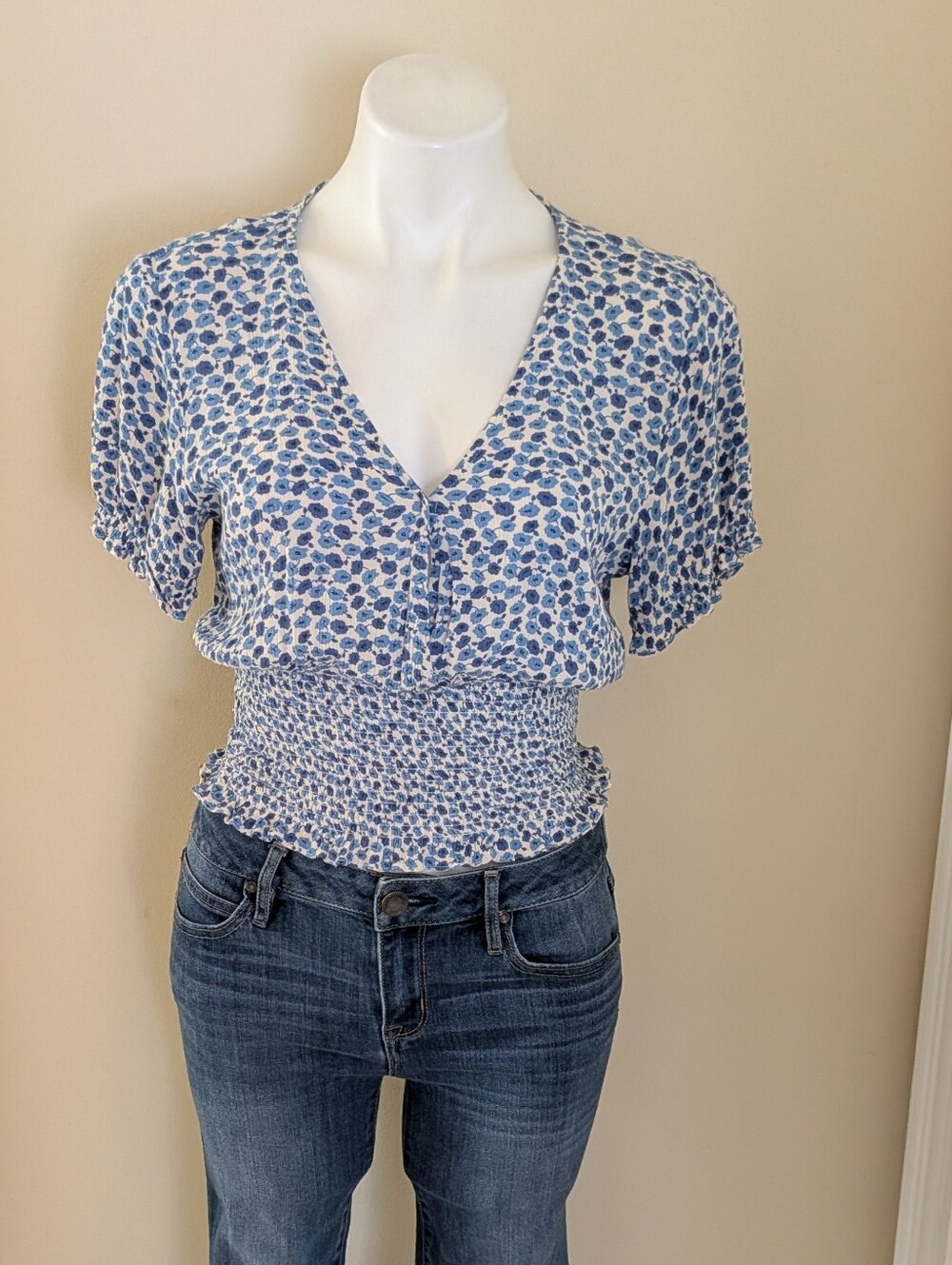 Paper crane white with blue floral print top size XS